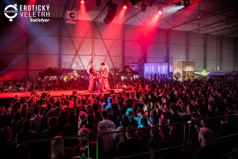 Erotic Fair 2022 — photograph 117 of 195