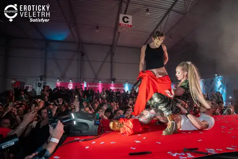 Erotic Fair 2022 — photograph 123 of 195