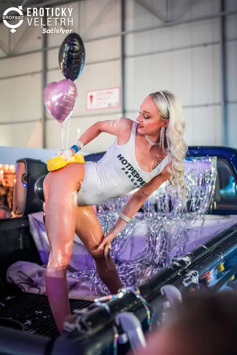 Erotic Fair 2023 — photograph 199 of 517