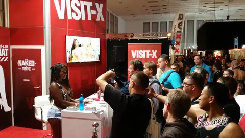 What is an erotic fair in Germany like? — photograph 15 of 32