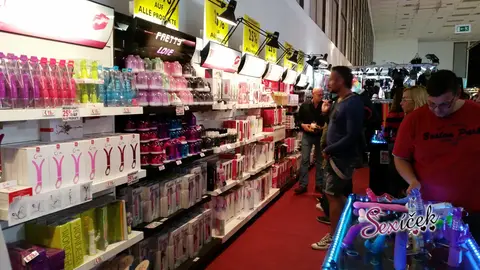 What is an erotic fair in Germany like? — photograph 18 of 32