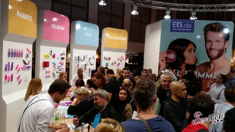 What is an erotic fair in Germany like? — photograph 20 of 32