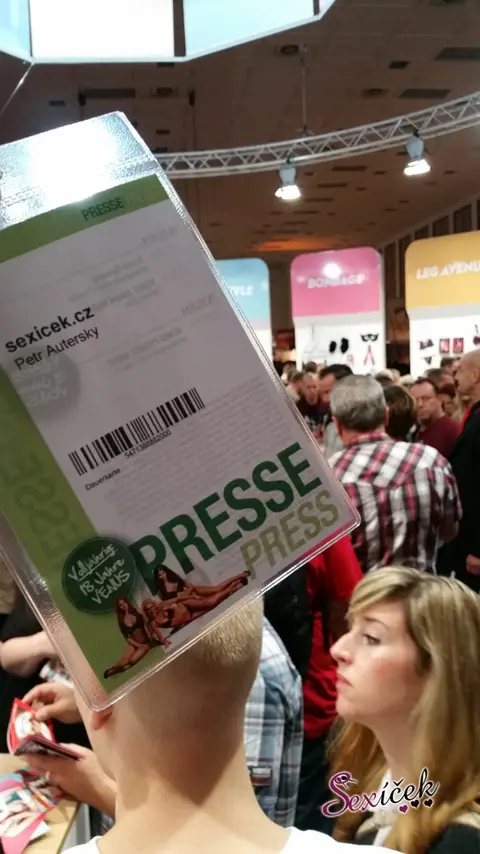 What is an erotic fair in Germany like? — photograph 21 of 32