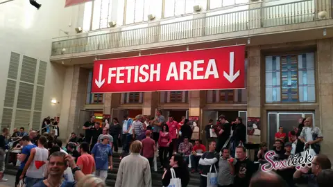 What is an erotic fair in Germany like? — photograph 27 of 32