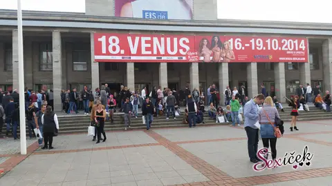 What is an erotic fair in Germany like? — photograph 24 of 32